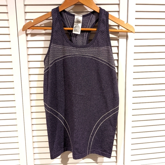 GapFit Motion Racerback - Picture 2 of 4